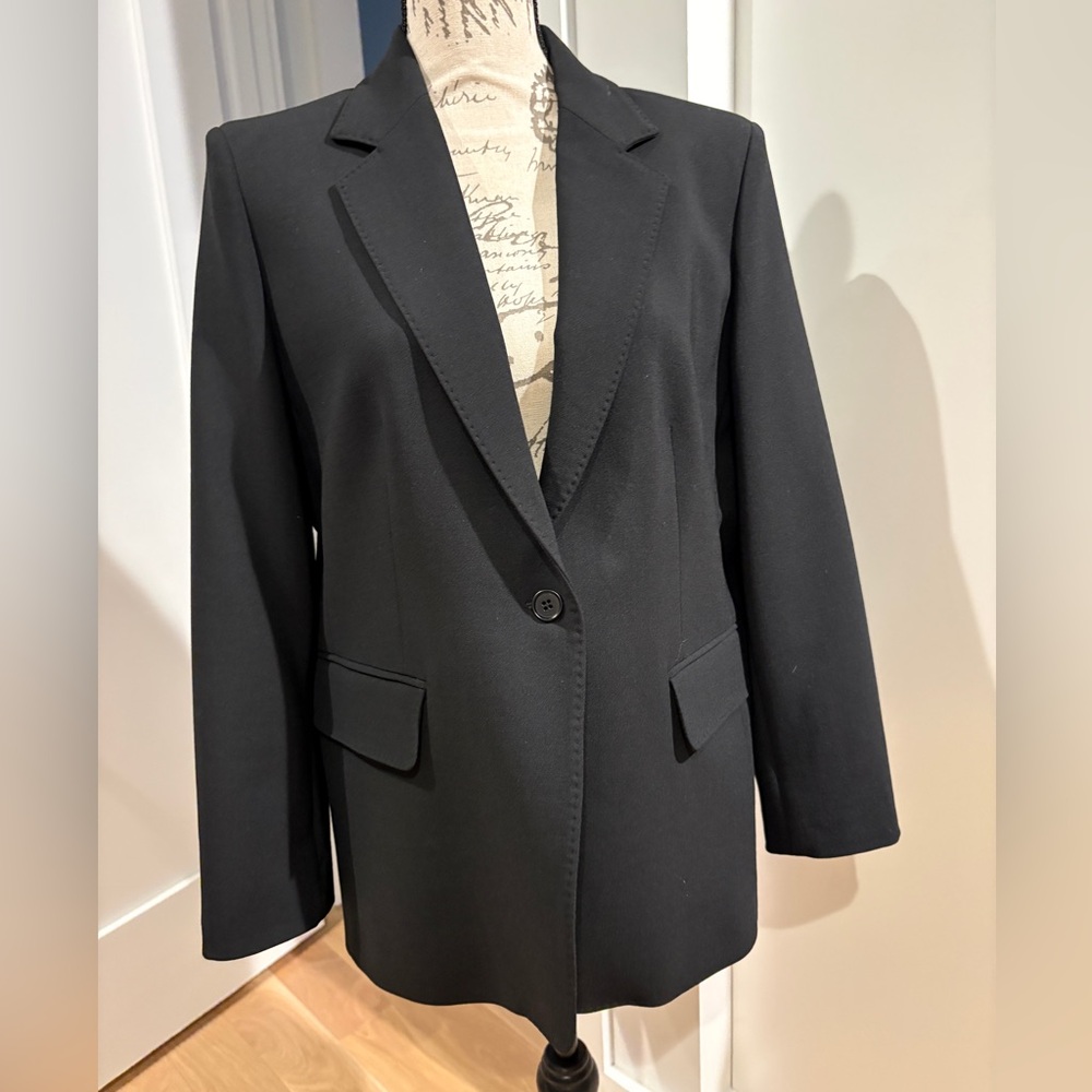 Max Mara designer suit size 14 very sophisticated  barely worn
